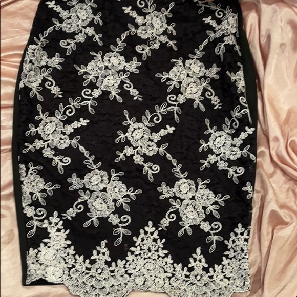 3 for $99 ASOS Lipsy embroidery black white lace front skirt - Picture 2 of 6